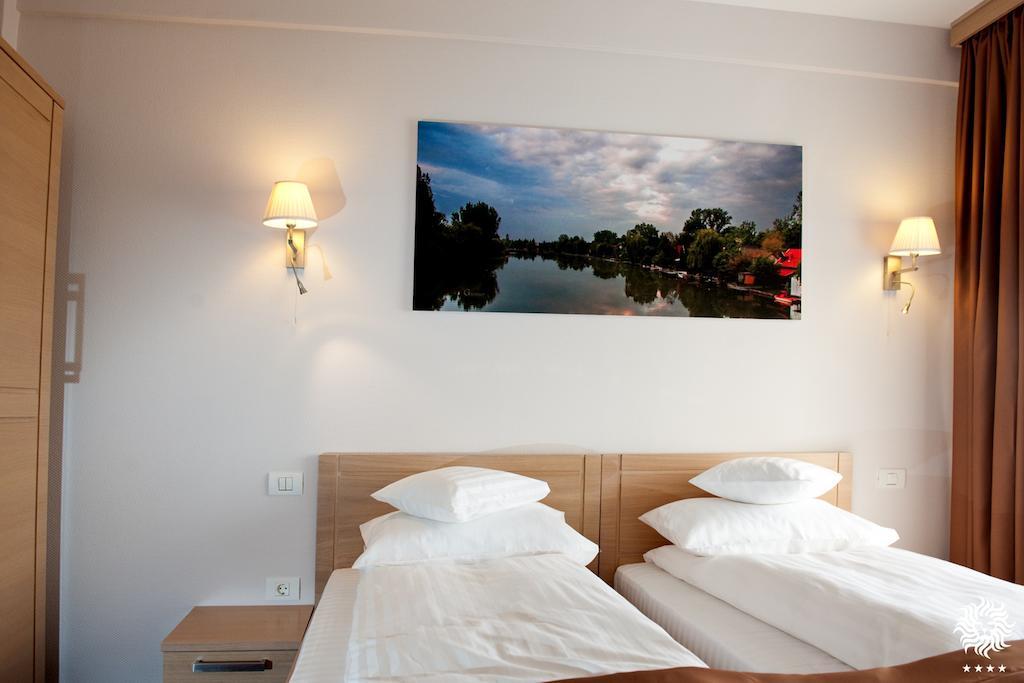 Hotel Leon & Spa Arad Exterior photo